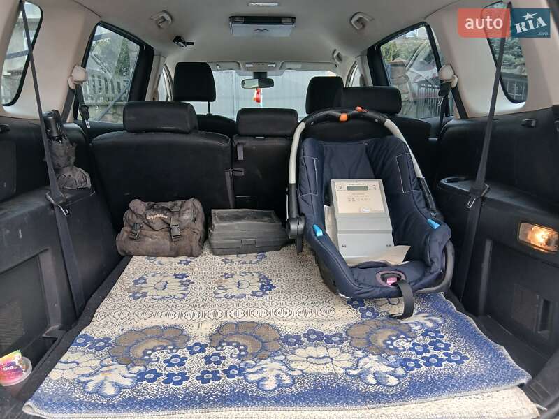 Мінівен Mazda 5 2008 в Білій