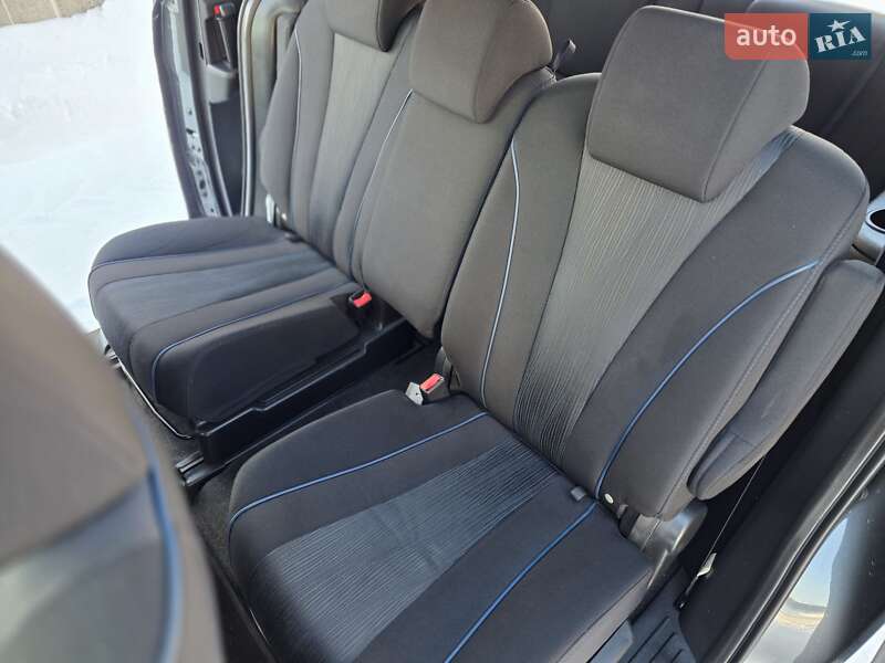 Минивэн Mazda 5 2011 в Луцке