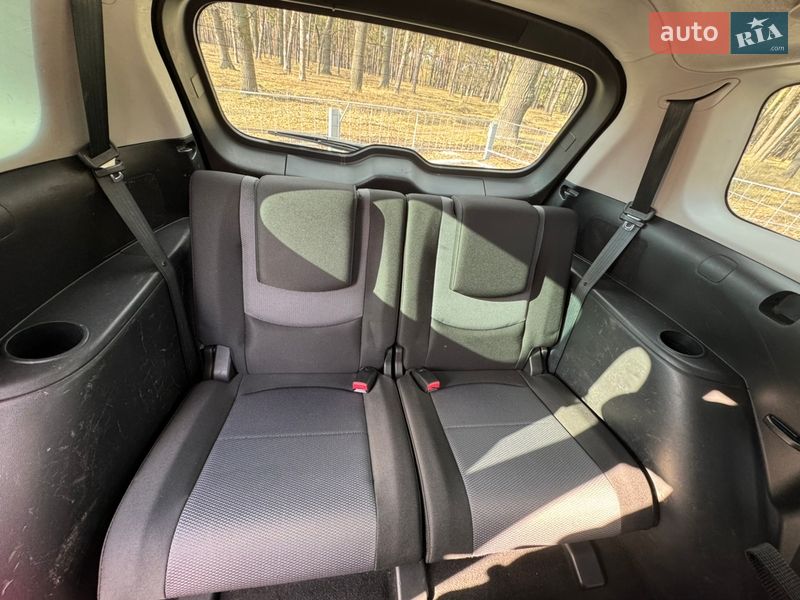Минивэн Mazda 5 2006 в Киеве