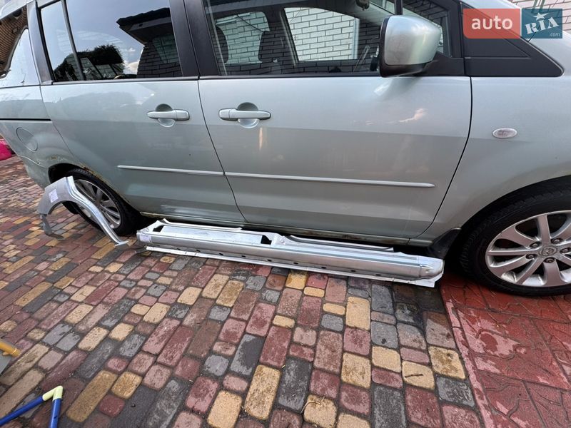 Минивэн Mazda 5 2006 в Киеве