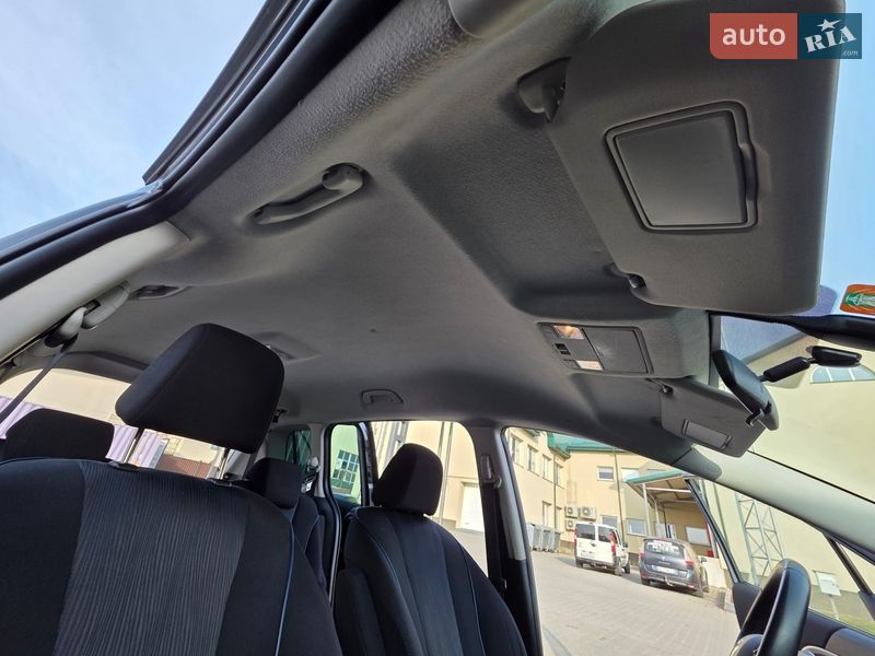 Минивэн Mazda 5 2011 в Луцке