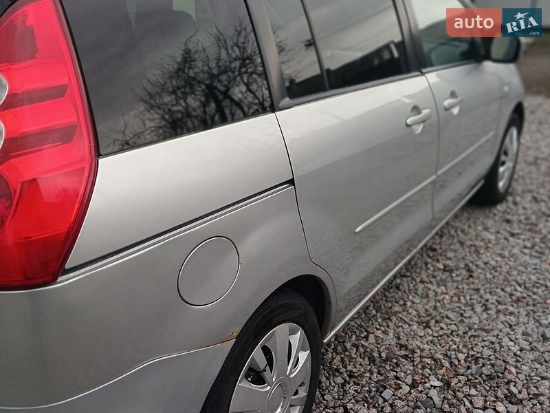 Минивэн Mazda 5 2005 в Киеве