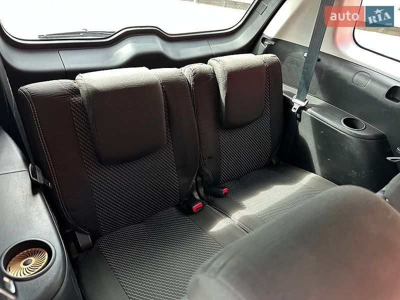 Минивэн Mazda 5 2007 в Киеве