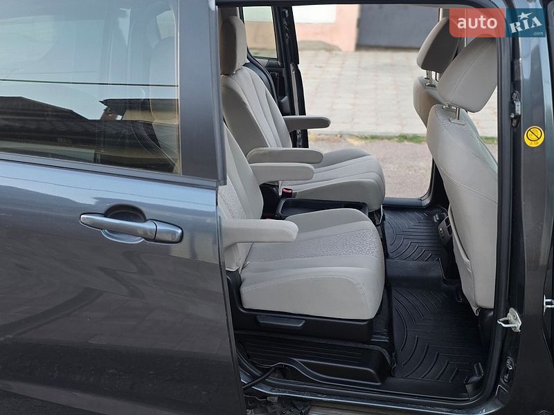 Мінівен Mazda 5 2011 в Одесі