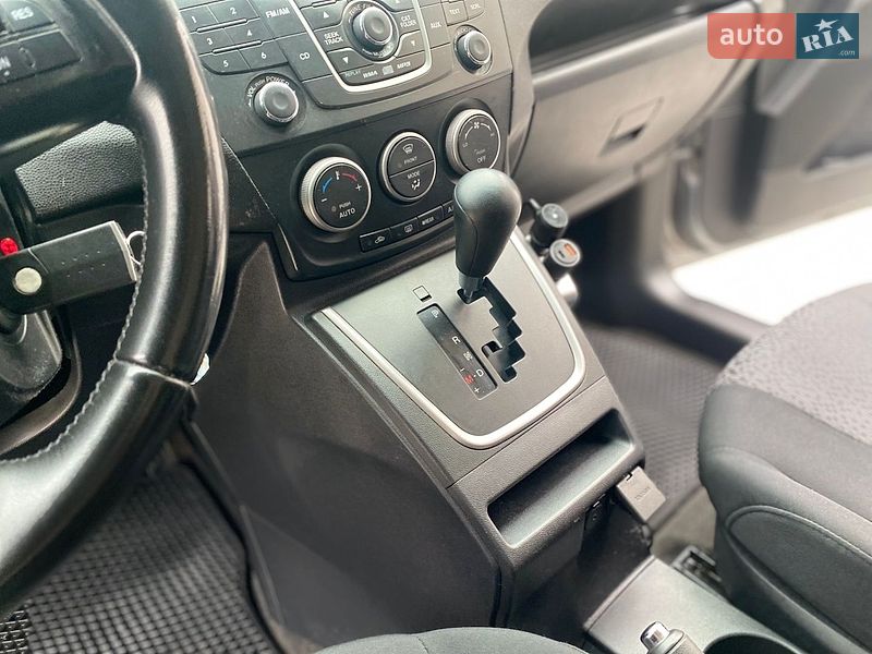Мінівен Mazda 5 2011 в Києві