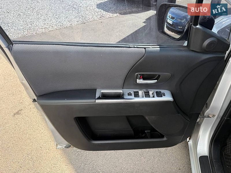 Мінівен Mazda 5 2006 в Києві