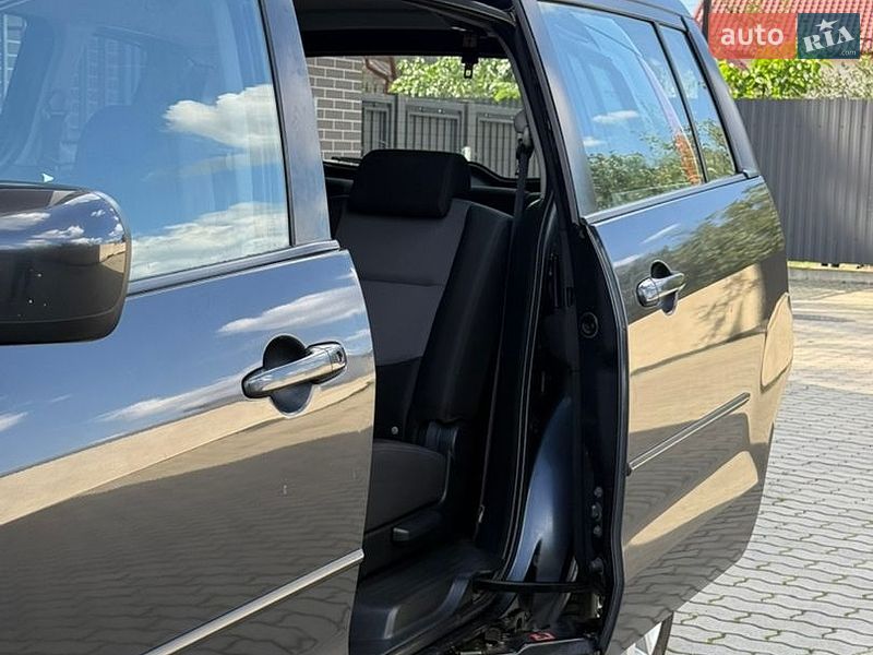 Мінівен Mazda 5 2006 в Жовкві