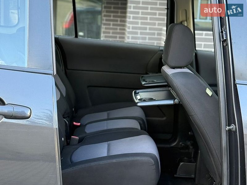 Мінівен Mazda 5 2006 в Жовкві