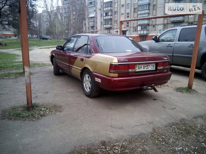 Седан Mazda 626 1991 в Донецке