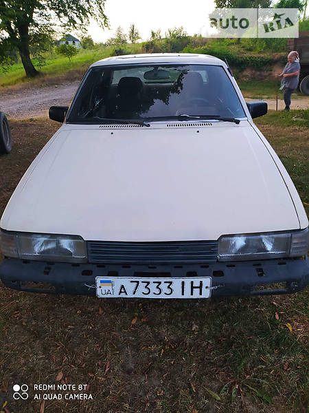 Седан Mazda 626 1986 в 