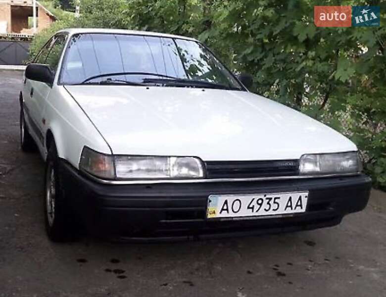 Хэтчбек Mazda 626 1987 в Поляне