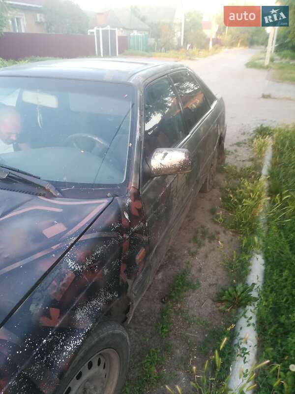 Седан Mazda 626 1986 в Кропивницком