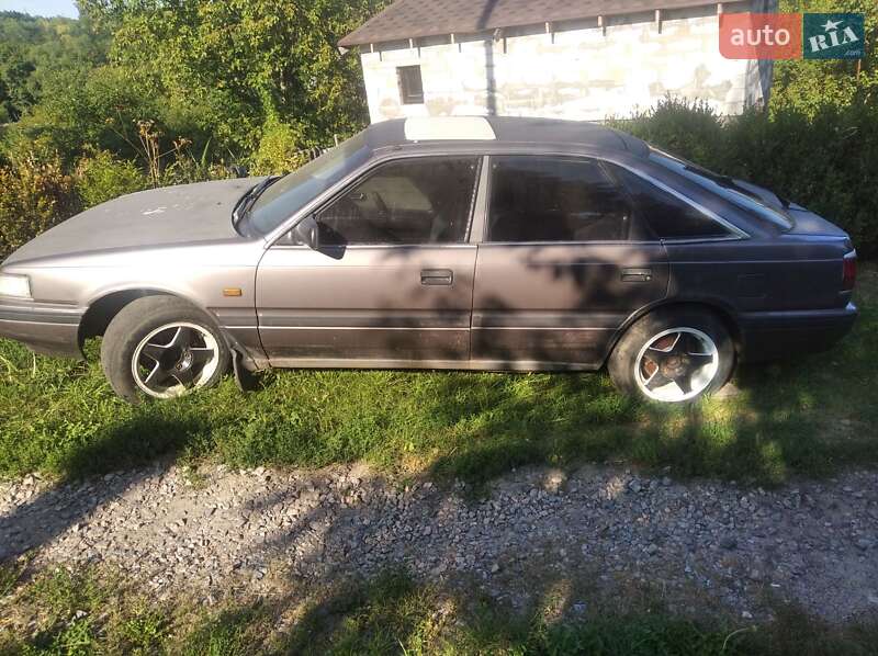 Хэтчбек Mazda 626 1989 в Лубнах