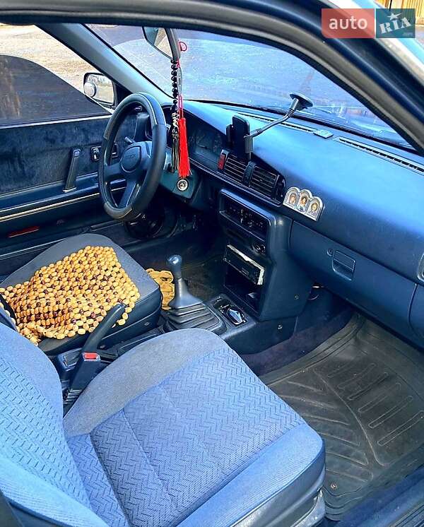 Седан Mazda 626 1989 в Николаеве