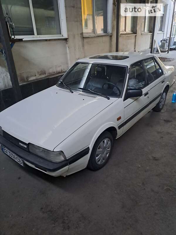 Седан Mazda 626 1985 в Киеве