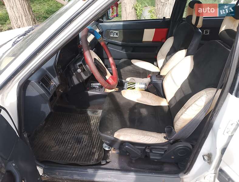Хэтчбек Mazda 626 1988 в Городке