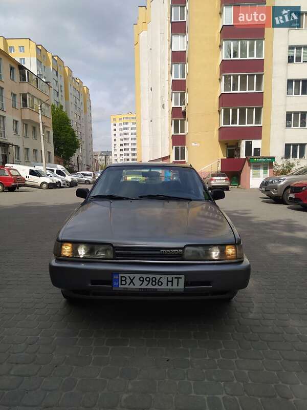 Седан Mazda 626 1988 в Хмельницком