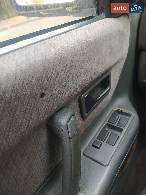 Седан Mazda 626 1988 в Хмельницком