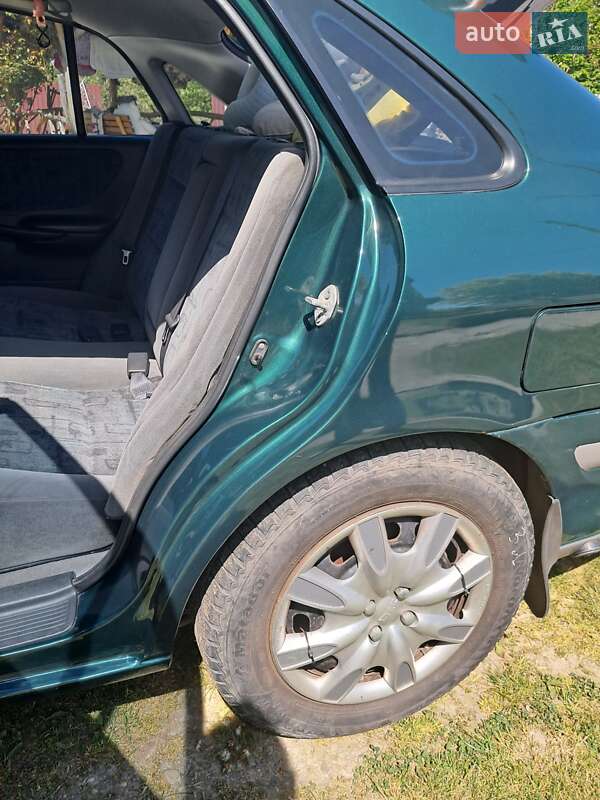 Седан Mazda 626 1999 в Долині