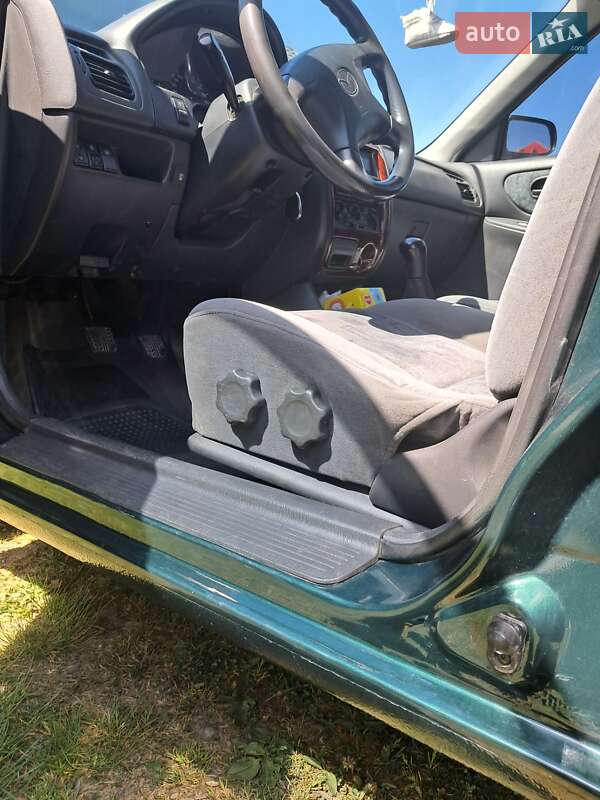 Седан Mazda 626 1999 в Долині