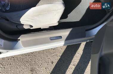 Седан Mazda 626 2000 в 