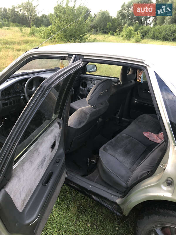 Седан Mazda 626 1987 в Миргороде