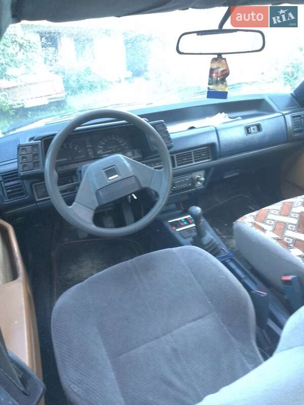 Седан Mazda 626 1987 в Глыбокой