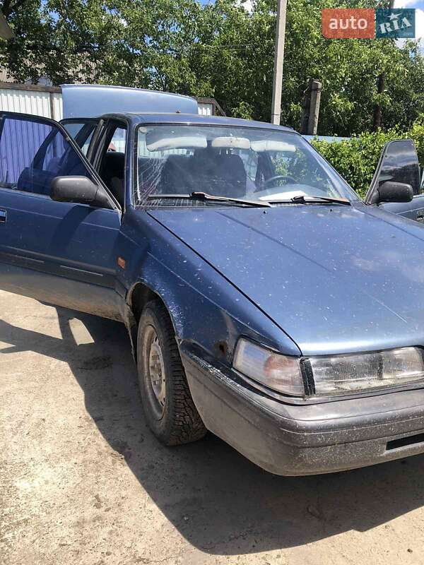 Седан Mazda 626 1988 в Черновцах