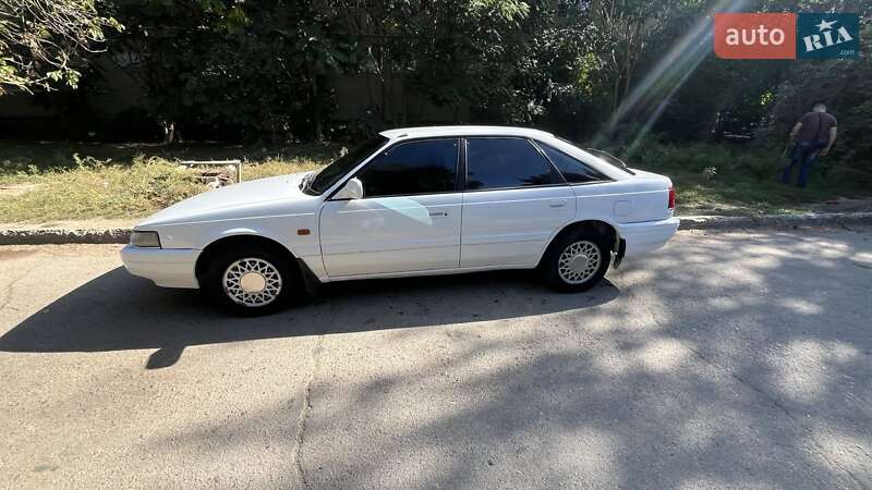 Хэтчбек Mazda 626 1990 в Южном