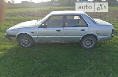 Седан Mazda 626 1985 в Ровно