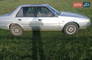 Седан Mazda 626 1985 в Ровно