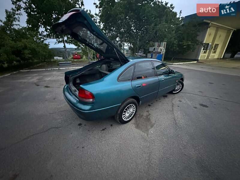 Седан Mazda 626 1994 в Шпикове