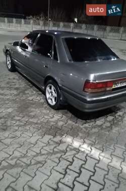 Седан Mazda 626 1990 в Черновцах