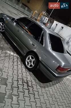 Седан Mazda 626 1990 в Черновцах