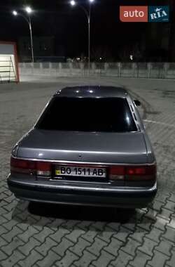 Седан Mazda 626 1990 в Черновцах