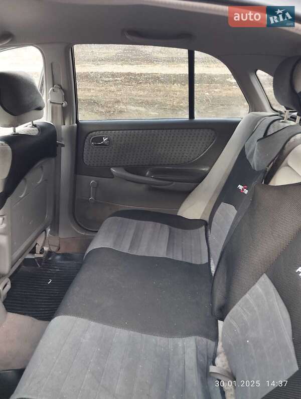 Хэтчбек Mazda 626 2000 в Черновцах