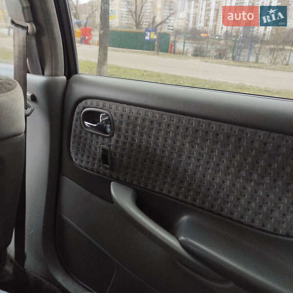 Хэтчбек Mazda 626 2000 в Киеве