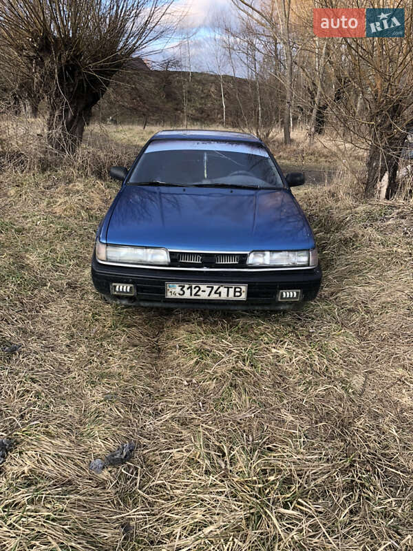 Хетчбек Mazda 626 1988 в Чернівцях