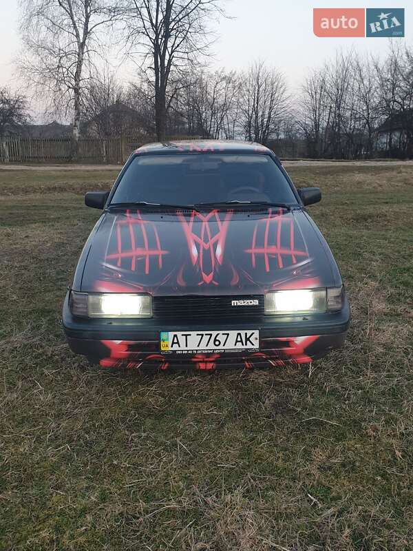 Седан Mazda 626 1986 в Ивано-Франковске