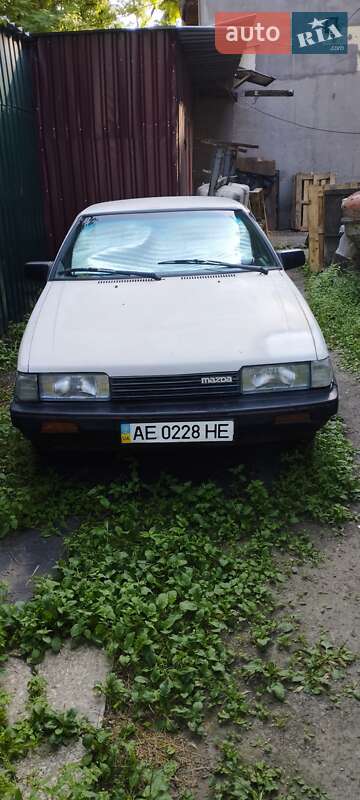 Хетчбек Mazda 626 1986 в 