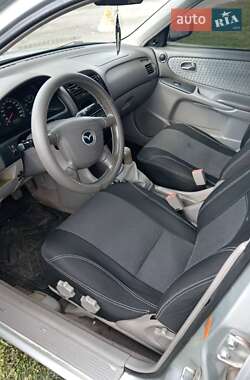 Седан Mazda 626 2000 в 
