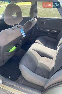 Хэтчбек Mazda 626 1989 в 