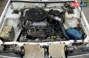 Хэтчбек Mazda 626 1986 в 