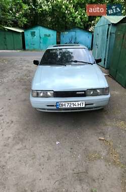 Хетчбек Mazda 626 1985 в 