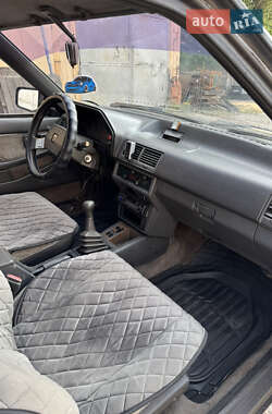 Седан Mazda 626 1988 в 