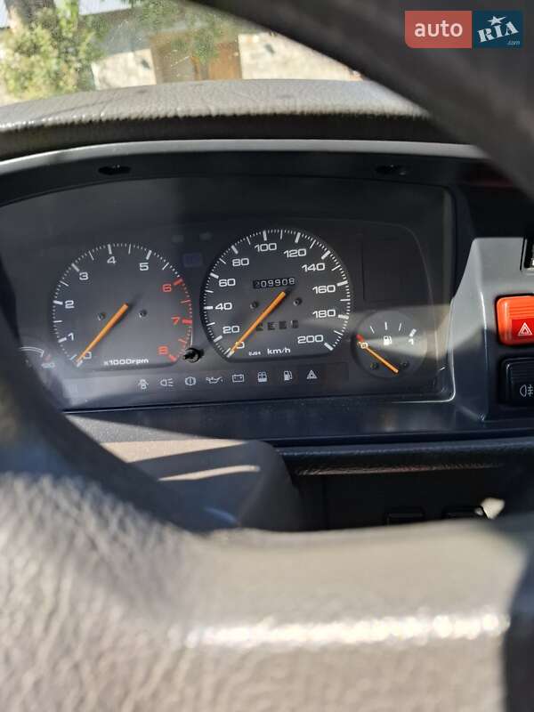 Хетчбек Mazda 626 1987 в Золочеві