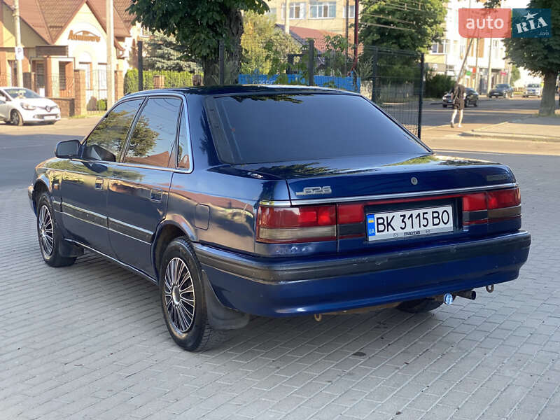 Седан Mazda 626 1989 в Ровно