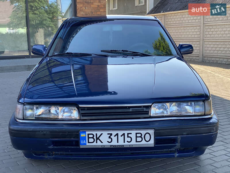 Седан Mazda 626 1989 в Ровно