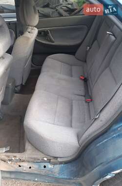 Седан Mazda 626 1993 в 