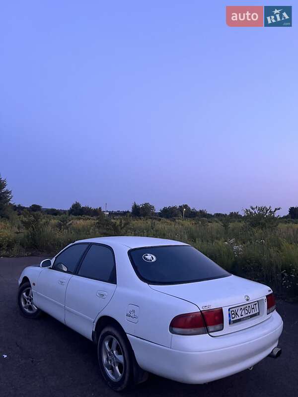 Седан Mazda 626 1993 в Ровно